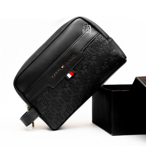 شنطة من تومي هيلفيغر للرجال
