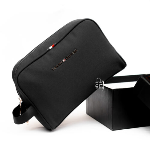 شنطة من تومي هيلفيغر للرجال