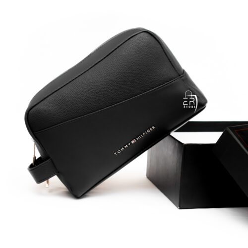 شنطة من تومي هيلفيغر للرجال