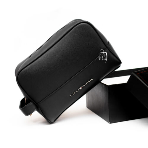 شنطة من تومي هيلفيغر للرجال