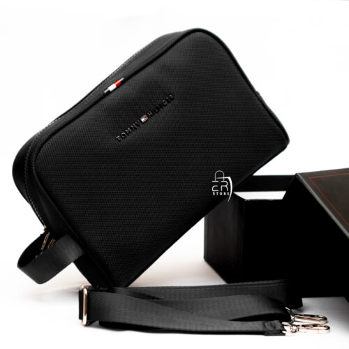 شنطة من تومي هيلفيغر للرجال