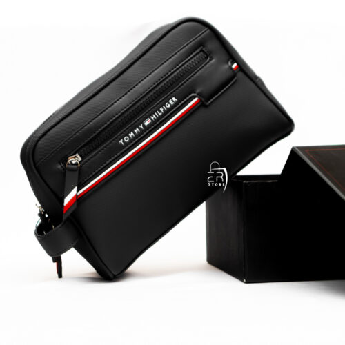 شنطة من تومي هيلفيغر للرجال