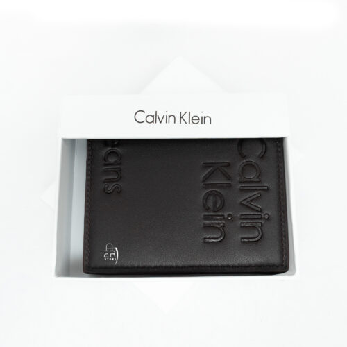 محفظة من كالفن كلاين للرجال بلون بني