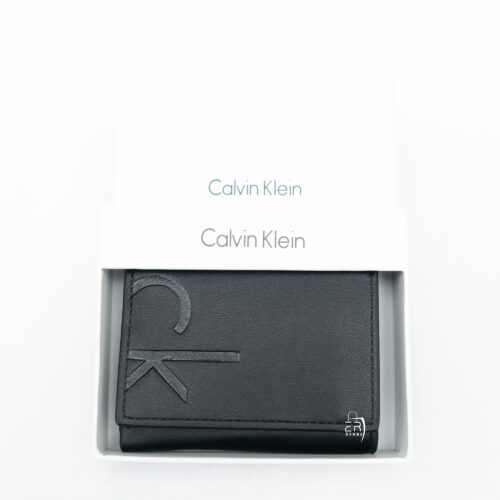 محفظة من كالفن كلاين للرجال بلون أسود