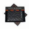 محفظة من تومي هيلفيغرللرجال بلون اسود