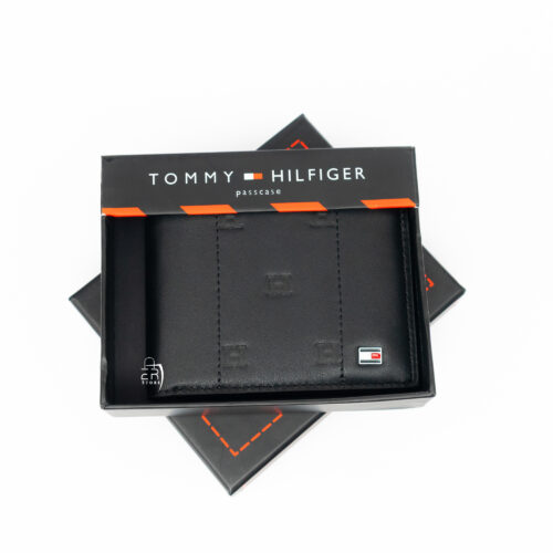 محفظة من تومي هيلفيغرللرجال بلون اسود