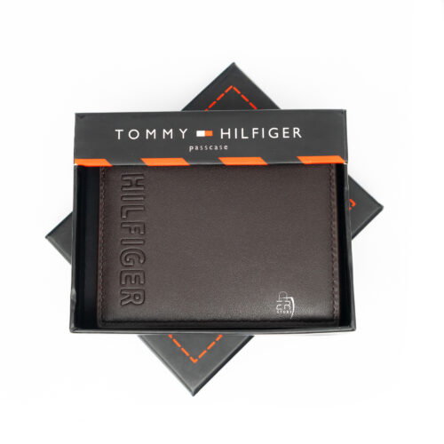 محفظة من تومي هيلفيغرللرجال بلون بني