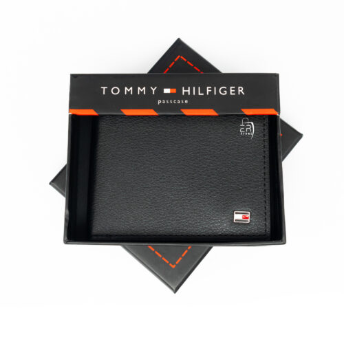 محفظة من تومي هيلفيغرللرجال بلون اسود