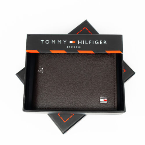 محفظة من تومي هيلفيغرللرجال بلون بني