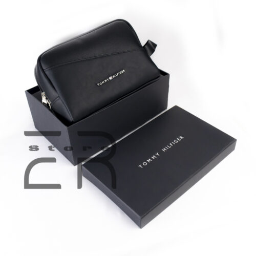شنطة يد من تومي هيلفيغر للرجال
