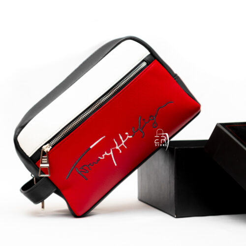 شنطة من تومي هيلفيغر للرجال